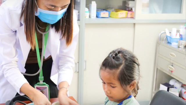 Medical Check-Up at Kindergarten – Happy Chandara – Toutes à l’école